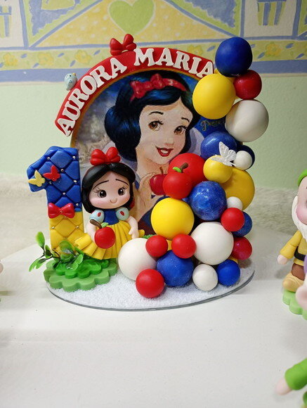 Topo de Bolo Branca de Neve em Biscuit