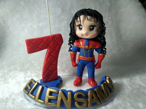 Topo de Bolo Capitã Marvel de Biscuit