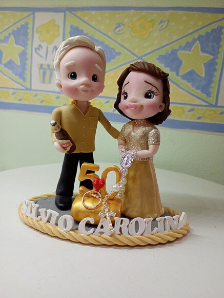 Topo de Bolo Casal Bodas de Ouro em Biscuit