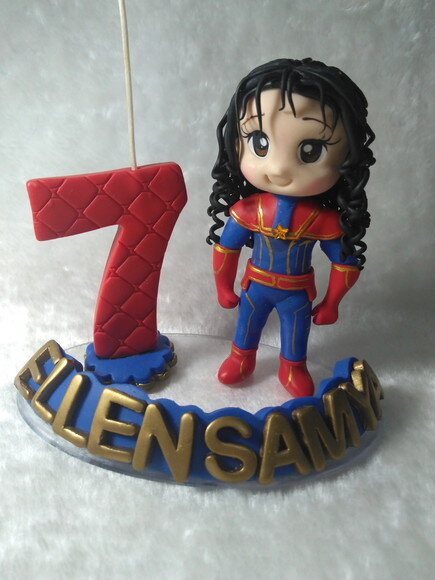 Topo de Bolo Capitã Marvel de Biscuit