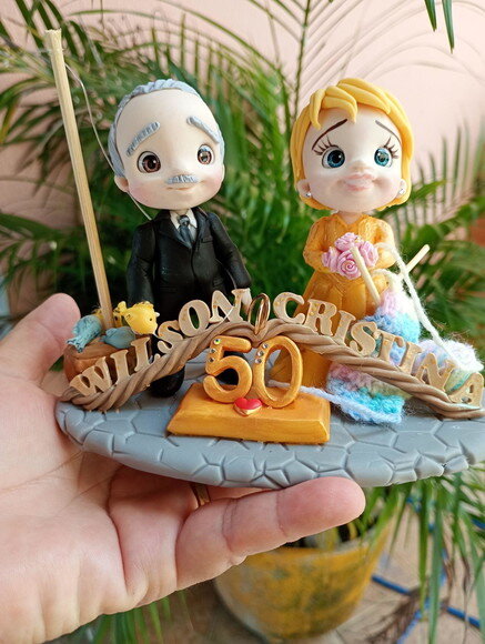 Topo de Bolo Casal Bodas de Ouro em Biscuit