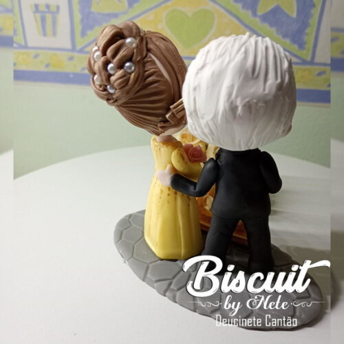 Topo de Bolo Casal Bodas de Ouro em Biscuit