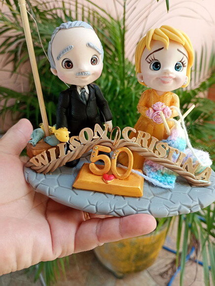 Topo de Bolo Casal Bodas de Ouro em Biscuit