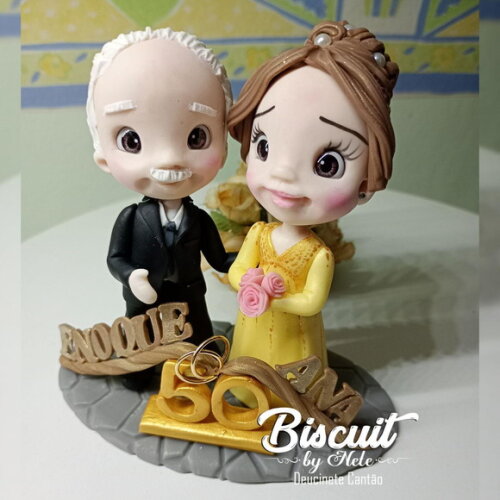 Topo de Bolo Casal Bodas de Ouro em Biscuit