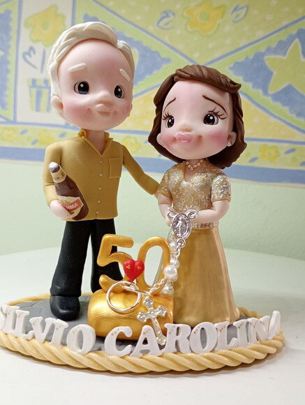 Topo de Bolo Casal Bodas de Ouro em Biscuit 2