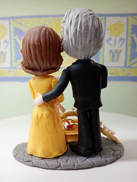 Topo de Bolo Casal Bodas de Ouro em Biscuit 3