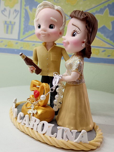 Topo de Bolo Casal Bodas de Ouro em Biscuit 2