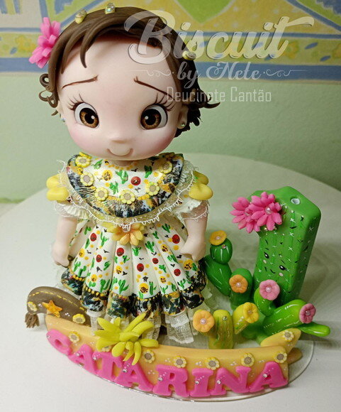 Topo de Bolo Maria Bonita em Biscuit