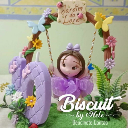 Topo de Bolo Menina no Balanço em Biscuit