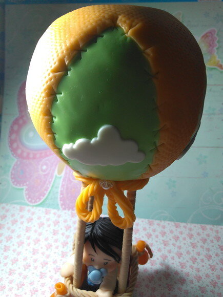 Topo de Bolo Menino no Balão Biscuit