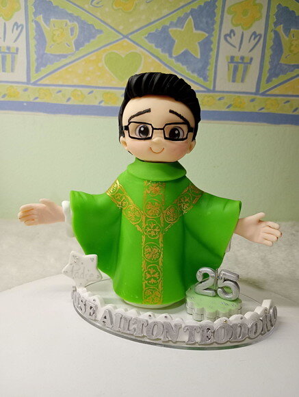 Topo de Bolo Personalizado Padre em Biscuit