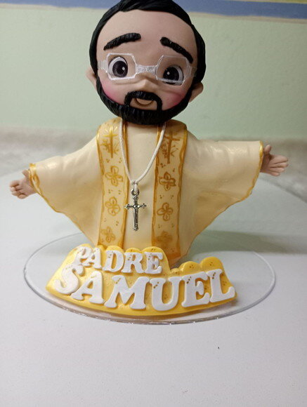 Topo de Bolo Personalizado Padre em Biscuit