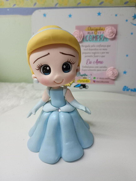 Toy Colecionável Cinderela em Biscuit.