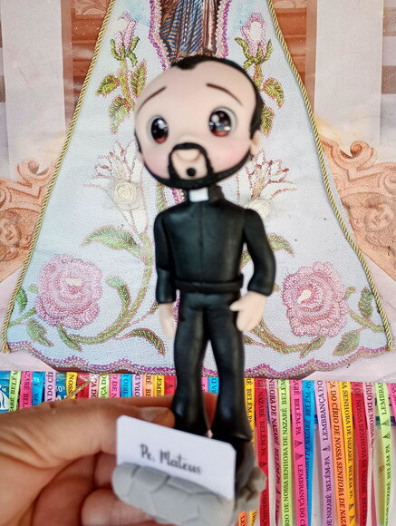 Toy Padre em Biscuit
