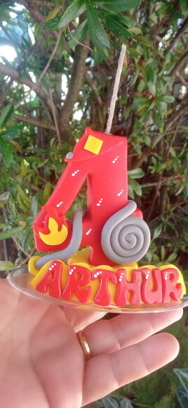 Vela Personalizada Bombeiro em Biscuit