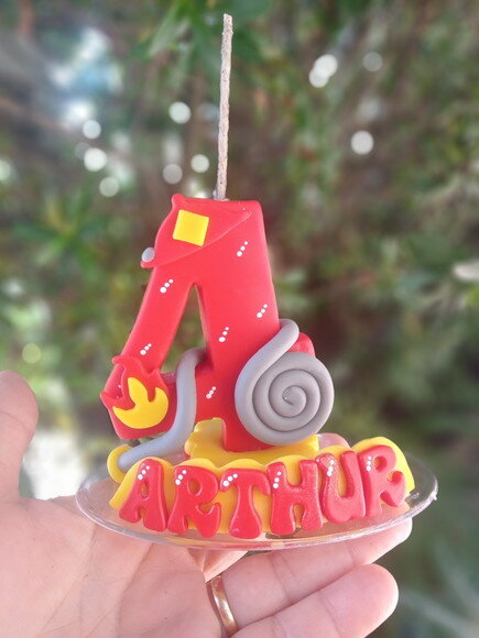 Vela Personalizada Bombeiro em Biscuit