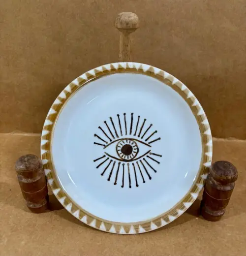Prato Decorativo em Porcelana Olho de Horus Parede Dourado