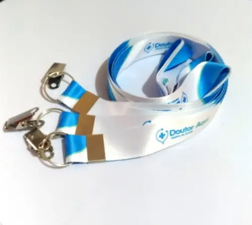 67 Crachás e 75 Cordões de 20mm Personalizados