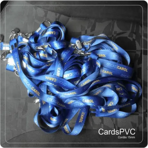 Kit 50 Crachás e 50 Cordões Personalizados