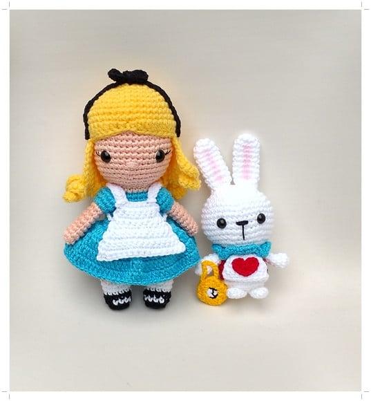 Alice e o Coelho Branco Amigurumi