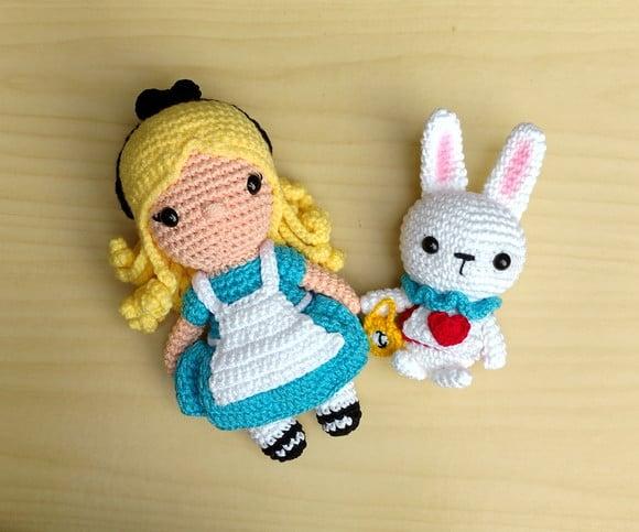 Alice e o Coelho Branco Amigurumi