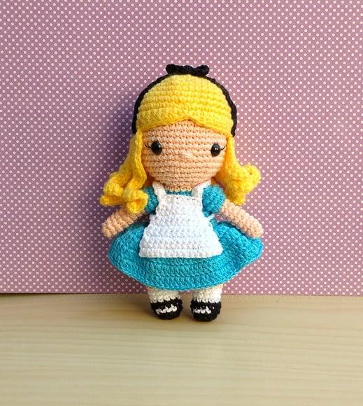 Boneca Alice Amigurumi