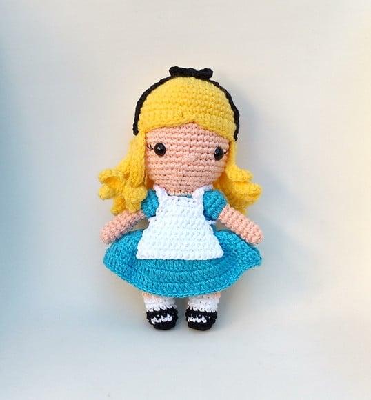 Boneca Alice Amigurumi