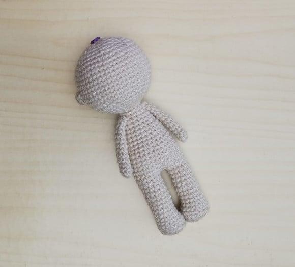 Boneco Reiki com Chakras Amigurumi - Bege