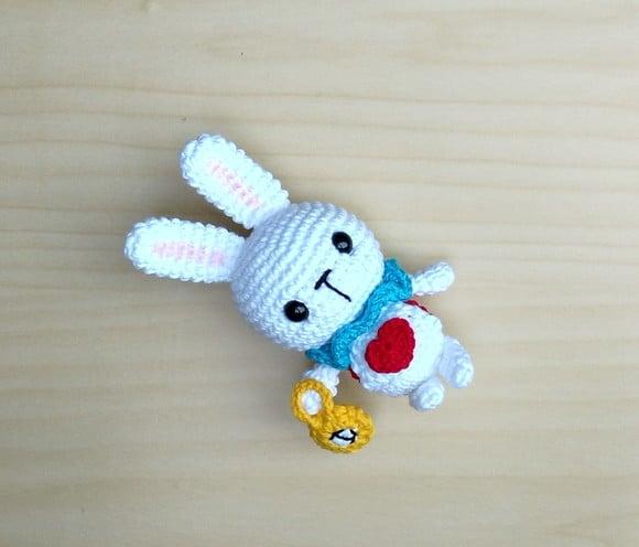 Coelho Branco - Alice no País das Maravilhas Amigurumi