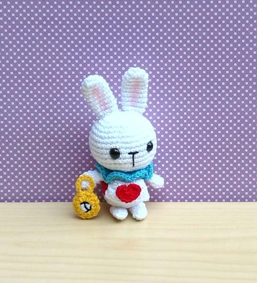 Coelho Branco - Alice no País das Maravilhas Amigurumi