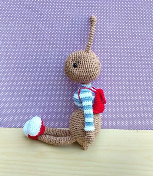 Formiga Lia Amigurumi com Mochilinha