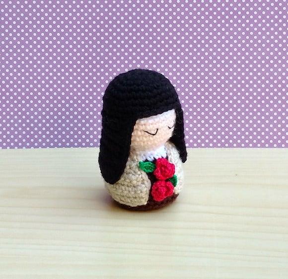 Mini Santa Teresinha Amigurumii