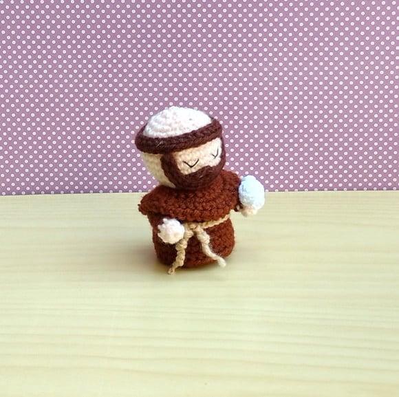 Mini São Francisco de Assis Amigurumi