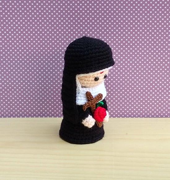 Santa Rita de Cássia Amigurumi
