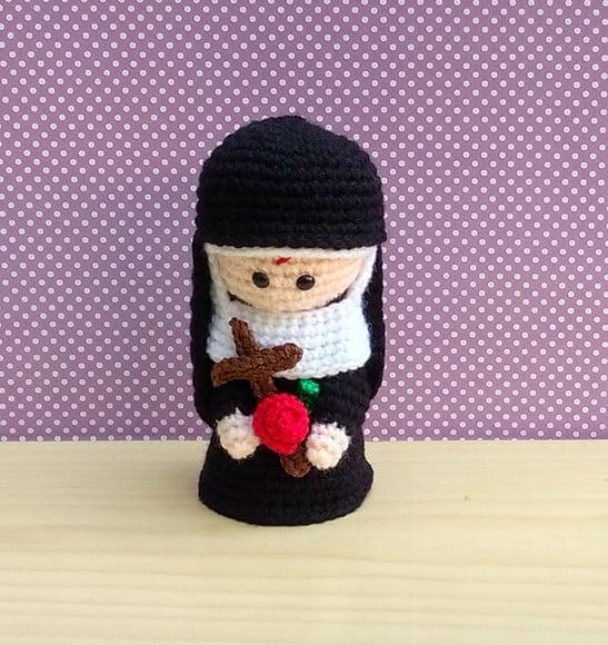 Santa Rita de Cássia Amigurumi