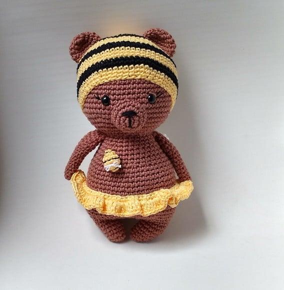 Ursa Bruna Amigurumi Vestida de Abelha