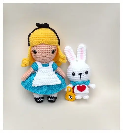 Alice e o Coelho Branco Amigurumi