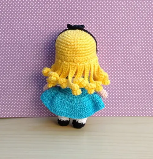 Boneca Alice Amigurumi