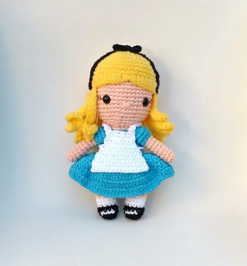 Boneca Alice Amigurumi