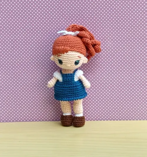 Boneca Laura Amigurumi (coleção Menininhas)