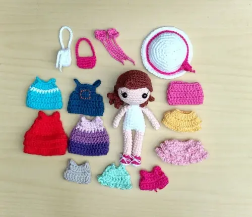 Boneca Maristela Amigurumi com Roupinhas