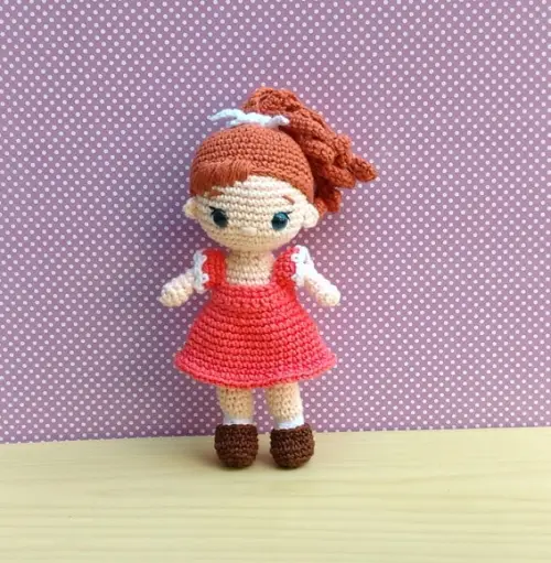 Boneca Laura Amigurumi (coleção Menininhas)