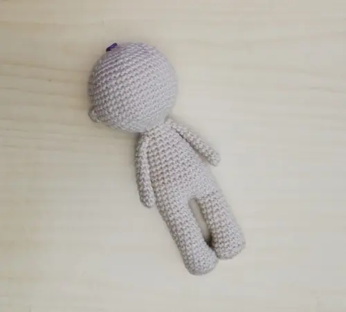 Boneco Reiki com Chakras Amigurumi - Bege