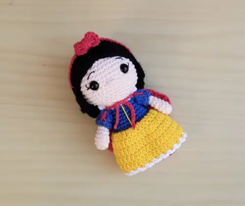 Branca de Neve Amigurumi ** Pronta Entrega