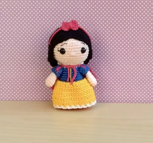 Branca de Neve Amigurumi ** Pronta Entrega