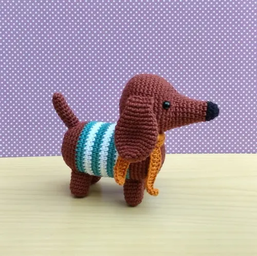 Cachorro Salsicha Pierre Amigurumi