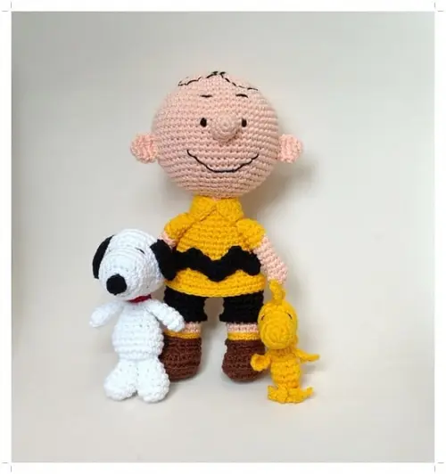 Charlie Brown, mini Snoopy e mini Woodstock amigurumi