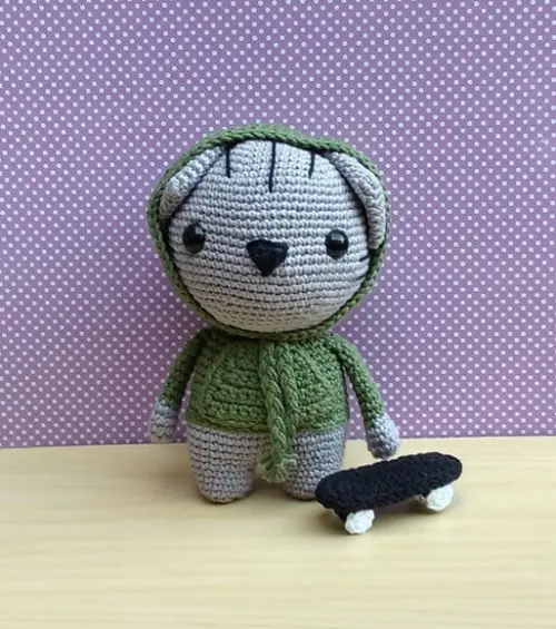 Gato Milo com Skate Amigurumi