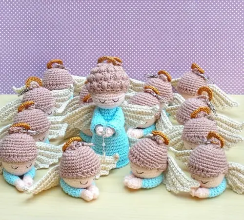 Kit 15 Anjinhos Lembrancinha e 1 Anjo para Mesa Amigurumi