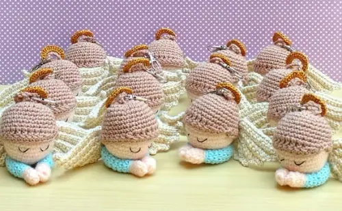 Kit 15 Anjinhos Lembrancinha e 1 Anjo para Mesa Amigurumi
